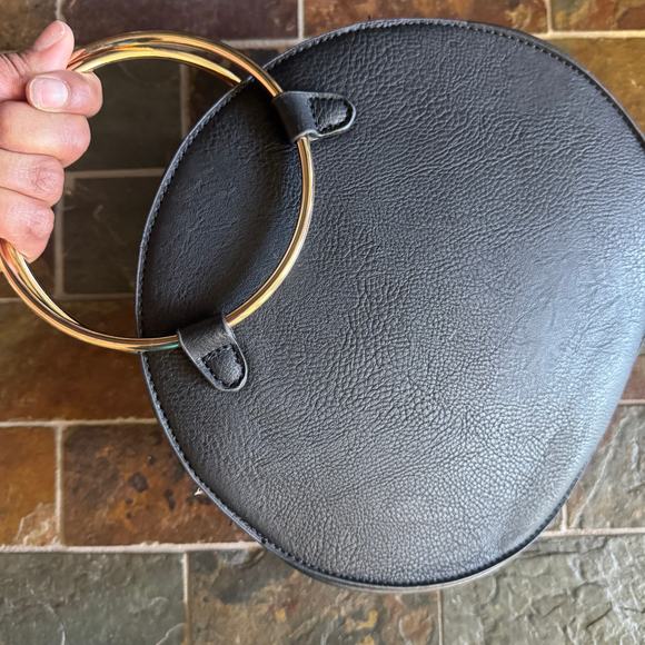 Cute and Unique Black Leather Circle Handbag - Picture 3 of 4